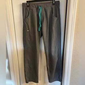 Figs women’s graphite Kade cargo scrub pants—medium